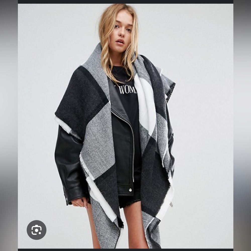 Black and White Checkered Oversized Scarf